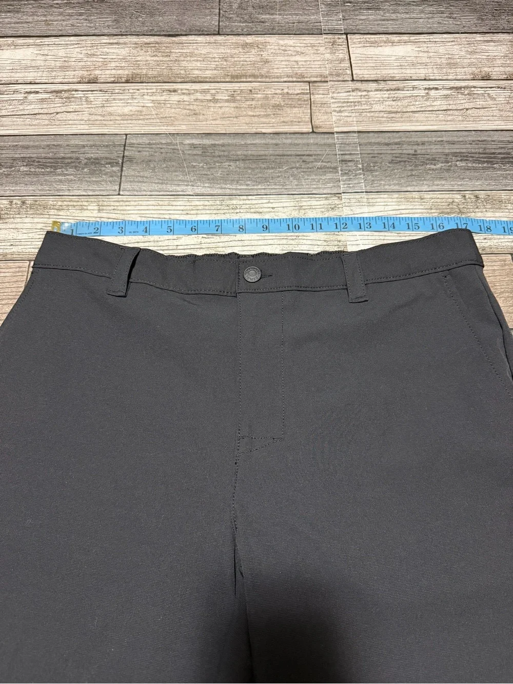 Banana Republic Comfort Flat Front Shorts Men’s 34 Black (Inseam 9) Tech Short